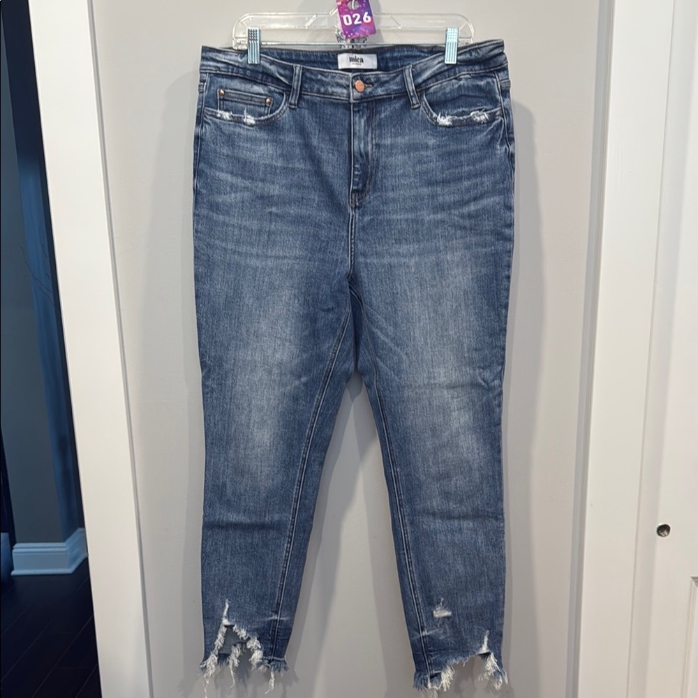 *Blue Skinny Jeans with Distressed Hem